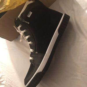 Black/suede sneakers (Ugg)